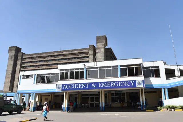 eople stand in front of the accident and emergency wing of Kenya's oldest hospital, Kenyatta National Hospital (KNH) on January 23, 2018 in Nairobi.