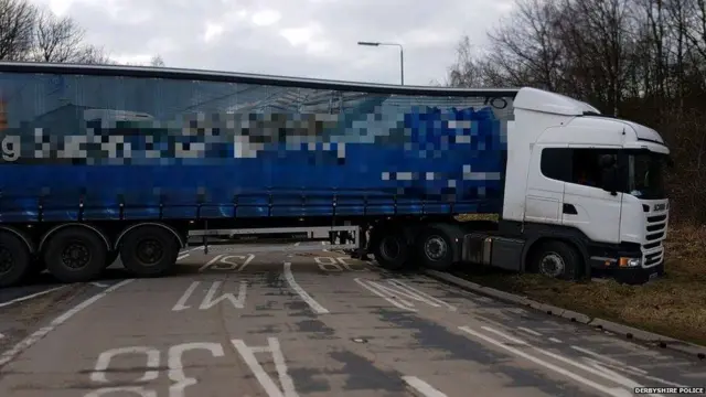 Lorry blocking A38 near junction 28 of the M1