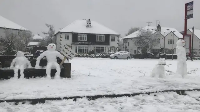 Snowmen waiting for a bus