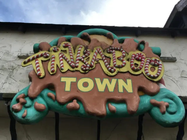 tinkaboo sign