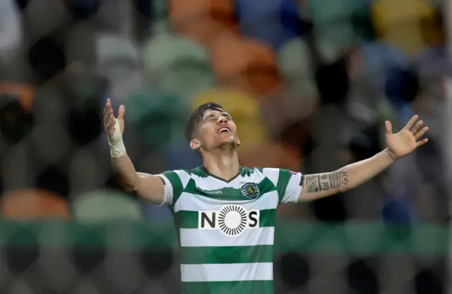 Fredy Montero scores for Sporting