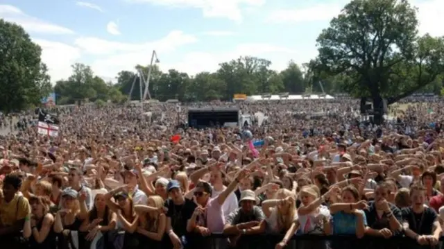 Crowds of festivalgoers