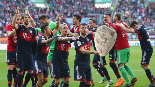 Bayern player celebrate winning the league