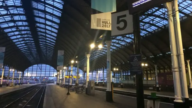 Hull railway station platform