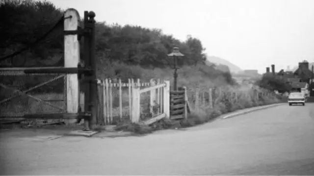 Railway crossing gates