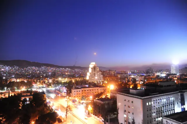 A missile is seen crossing over Damascus, Syria (14 April 2018)