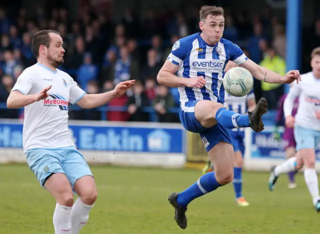 United's Tony Kane closes in on Bannsiders winger Darren McCauley