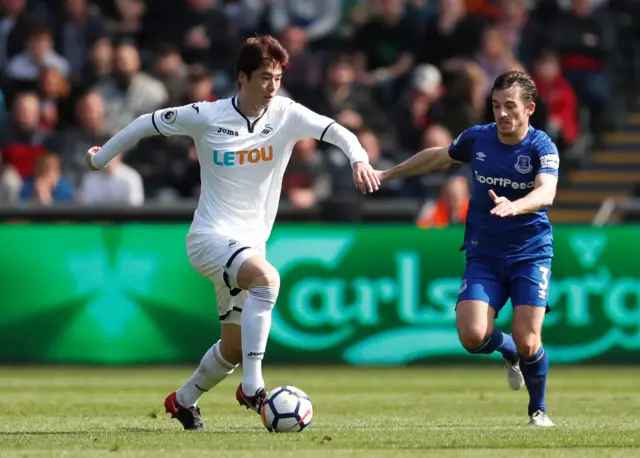 Ki Sung-yueng in action