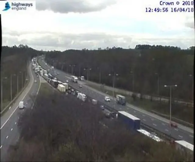 Queues on the M1 southbound between junctions 23 and 22