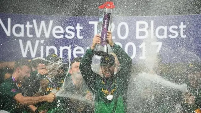 Notts Outlaws winning the 2017 T20 Blast