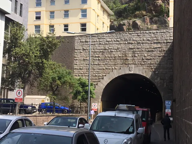 Tunnel