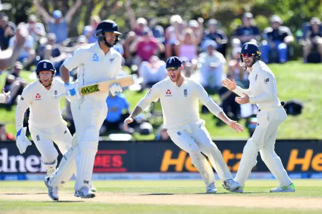 England celebrate the dismissal of Ross Taylor