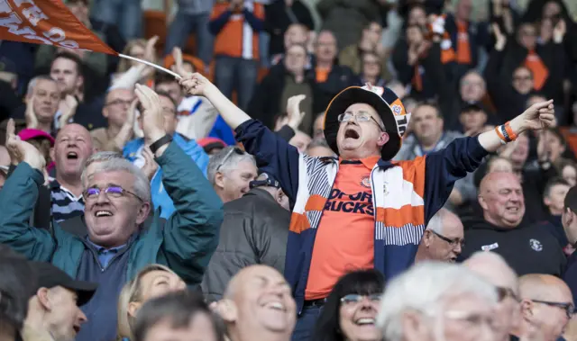 Luton fans