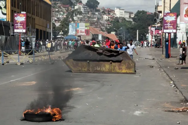 A few hundred people gather in the centre of Antananarivo on April 22, 2018 to erect a roadblock