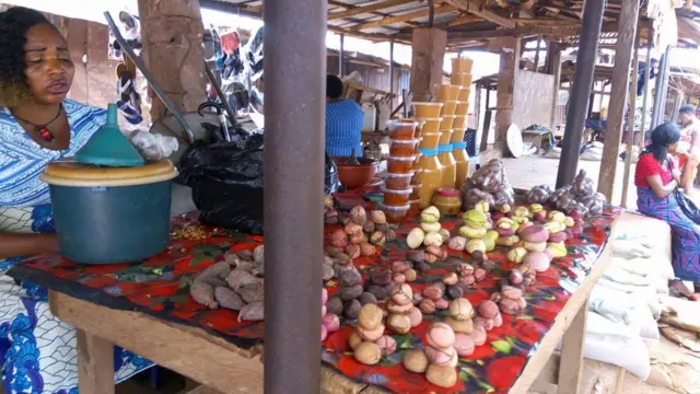 A woman displaying her kolanuts at the Nkwo Inyi market in Enugu state