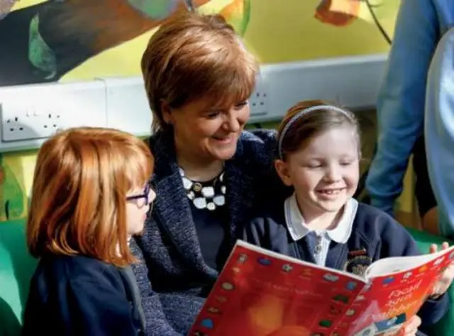 First minister with children reading Gaelic