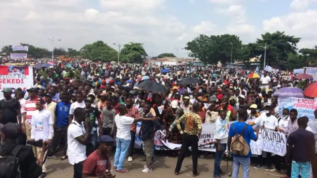 Opposition protestors in Kinshasa await Felix Tshisekedi's arrival