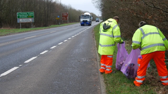 Litter pick. Pic: North Devon Council