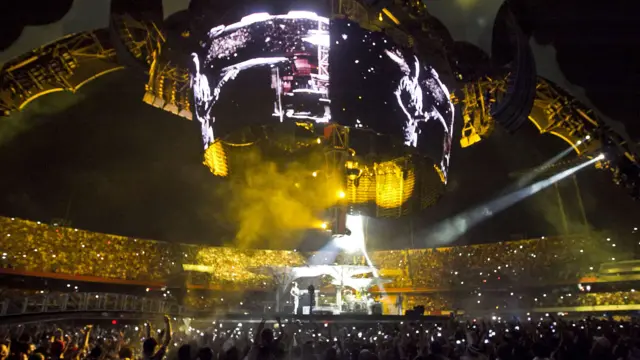 U2's 360° Tour stage set up