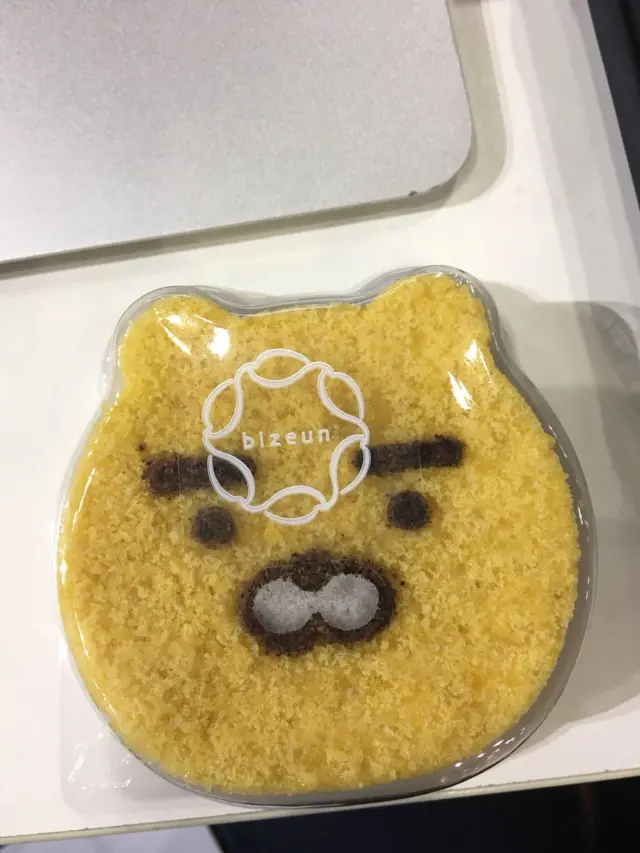 Bear-shaped snack