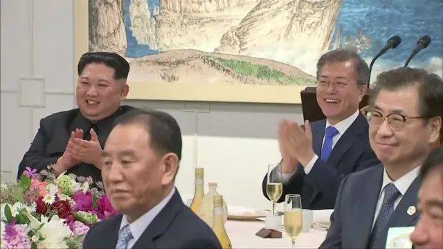 Kim Jong Un and President Moon clap for a performer