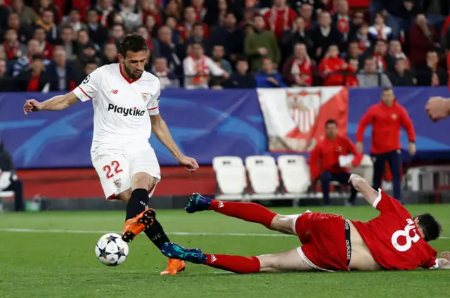 Javi Martinez tackle