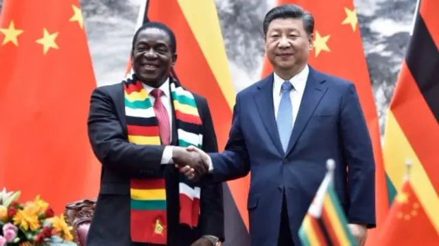 Emmerson Mnangagwa shakes Xi Jinping's hand