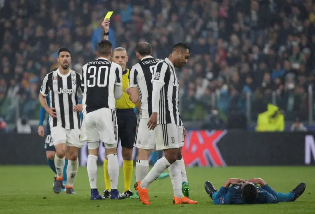 Rofrigo Bentancur yellow card