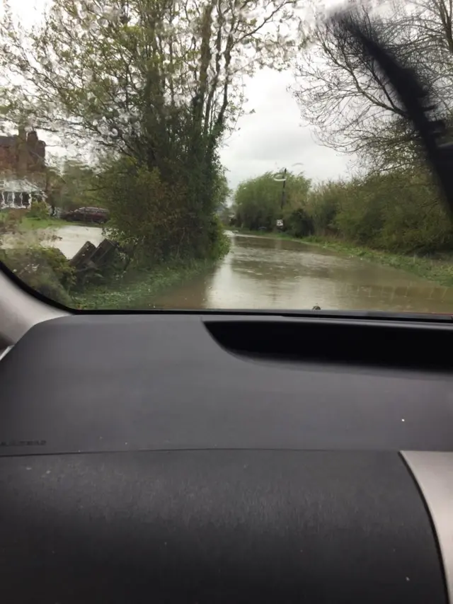 Flood St in Mersham