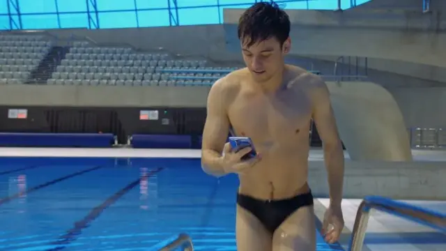 HTC's Tom Daley swimming pool selfie