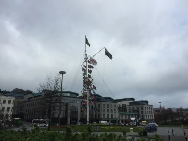 Memorial mast