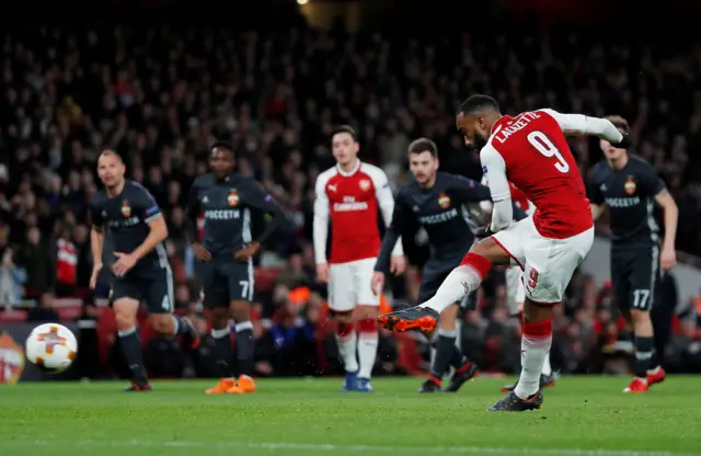 Alexandre Lacazette scores