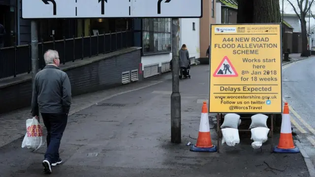 Sign about the roadworks