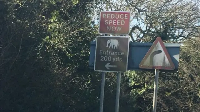 Twycross Zoo sign