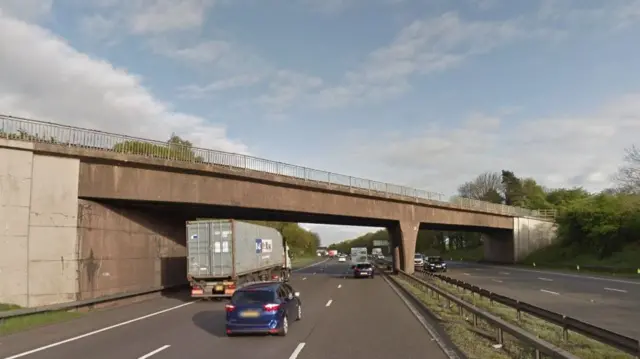 Thorneyfields Lane bridge