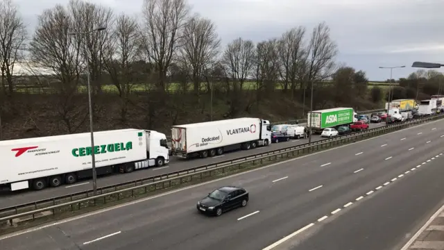 Queuing traffic on M6