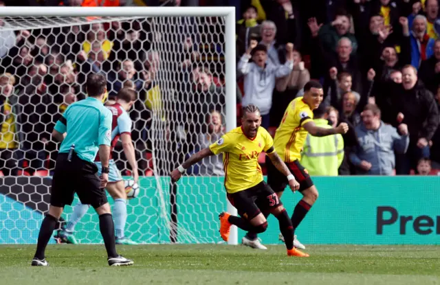 Roberto Pereyra celebrates