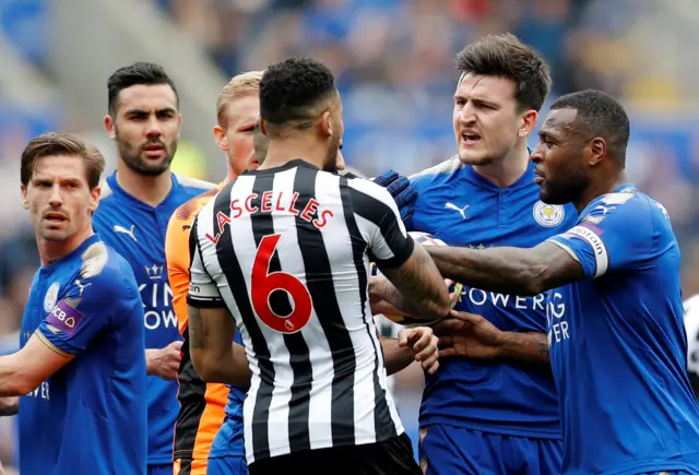 Jamaal Lascelles has an altercation with Harry Maguire