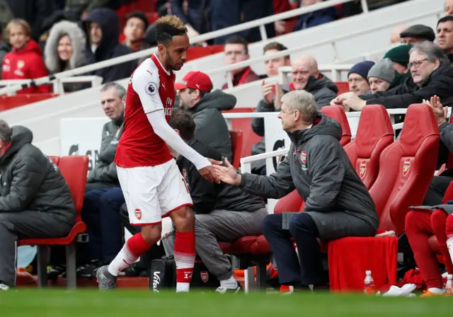 Pierre-Emerick Aubameyang substitution