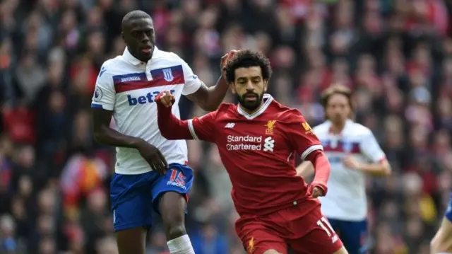 Mohamed Salah (C) vies with Bruno Martins Indi