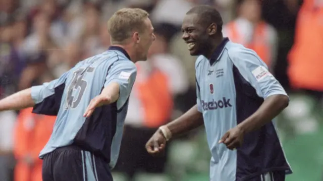 Bolton celebrate promotion in 2001