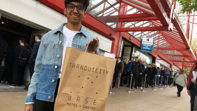 Fan with bag of merch