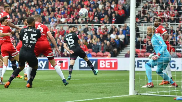 Mile Jedinak scores