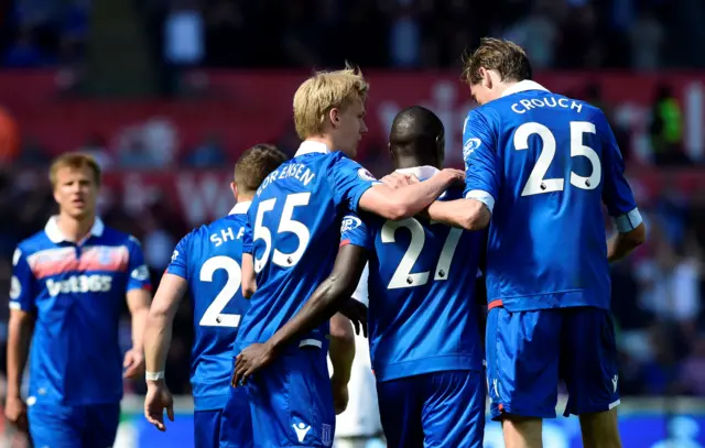 Papa Ndiaye celebrates