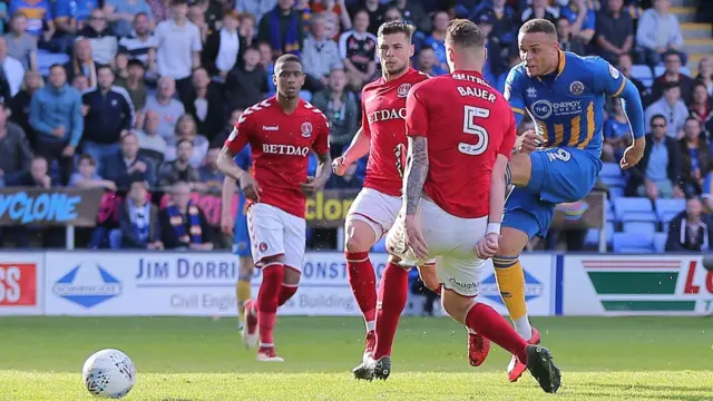 Carlton Morris scores for Shrewsbury