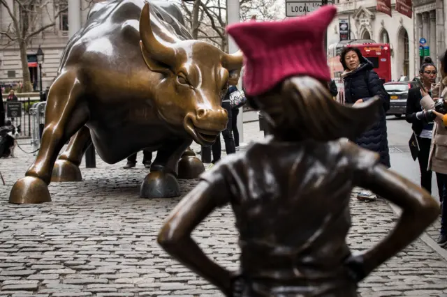 Bull and little girl sculptures in Wall Street