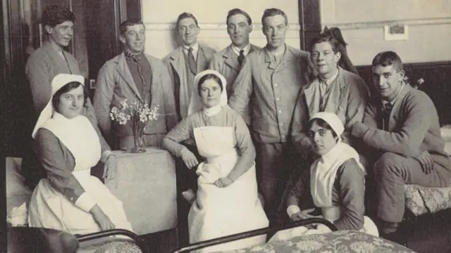 Old photograph of nurses