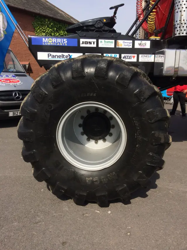 Monster truck tyre