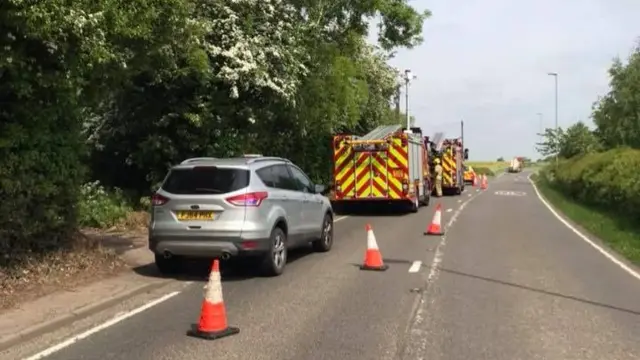 Lane closed on A444