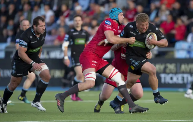 Glasgow Warriors Siua Halanukonuka in action against ScarletsTadhg Beirne